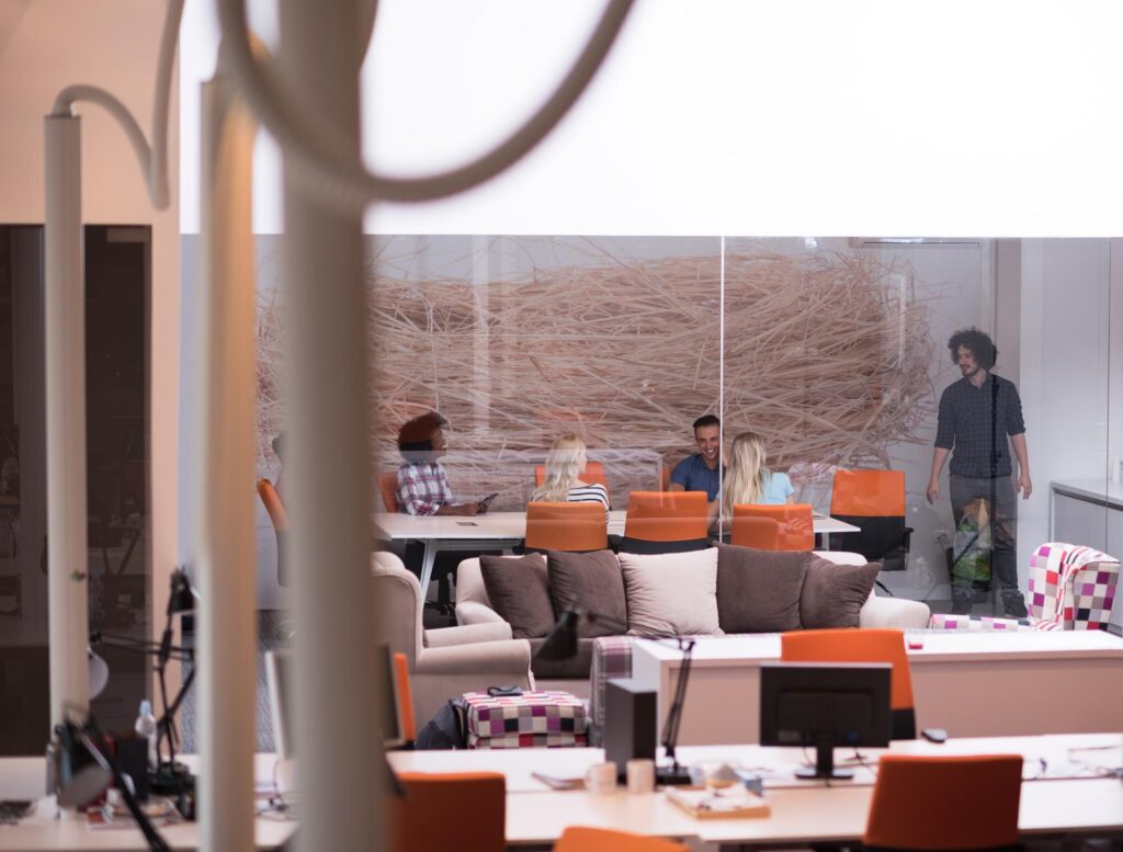 A flexible workspace with modular seating designed for hybrid meetings and casual collaboration. A flexible workspace with modular seating designed for hybrid meetings and casual collaboration.